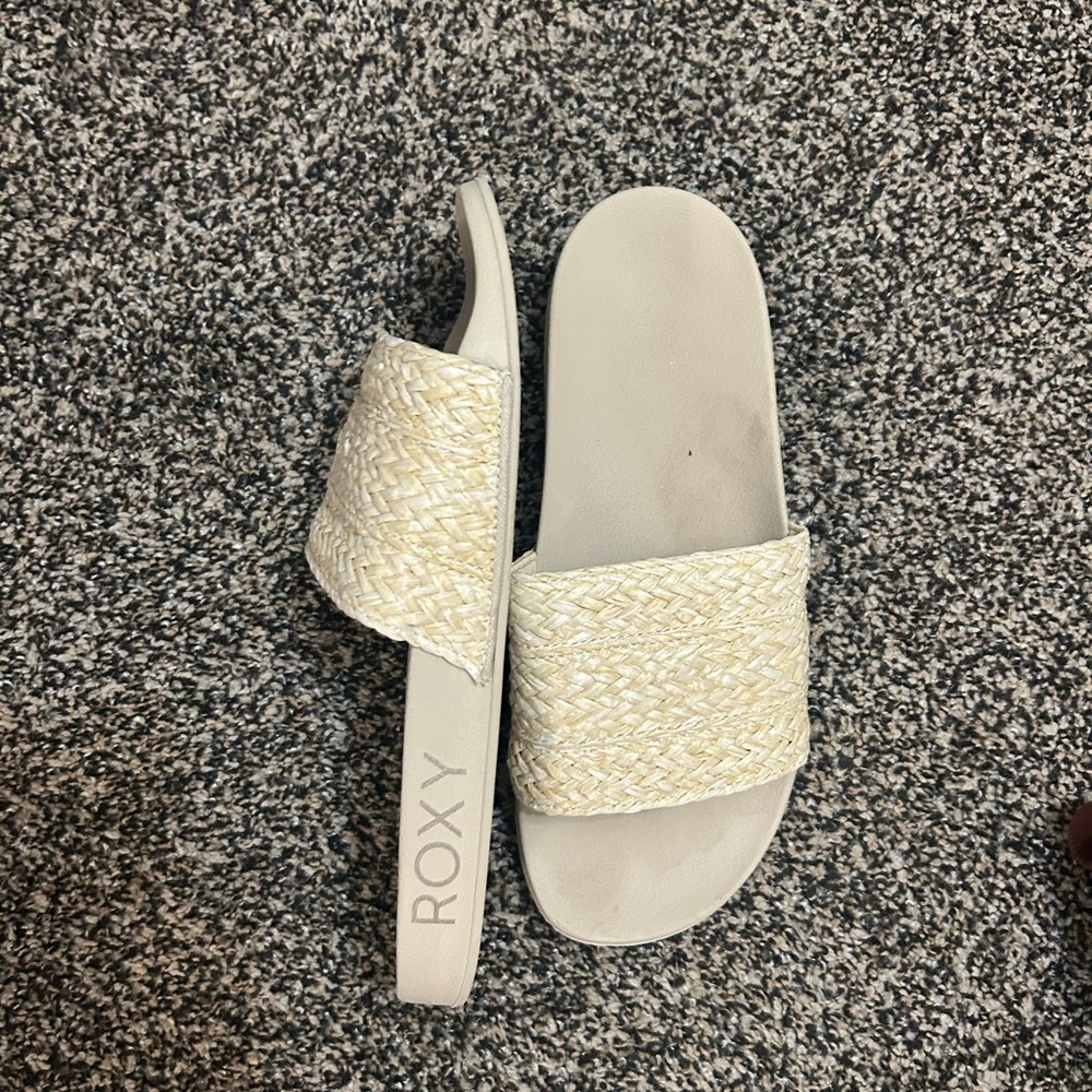 Roxy Cream Textured Slide Sandals